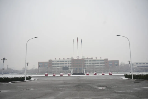 雪落成诗，尽揽风华  开学和春雪相遇