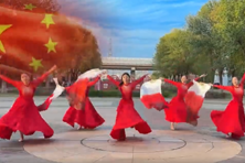 欢庆祖国华诞 喜送学子温暖